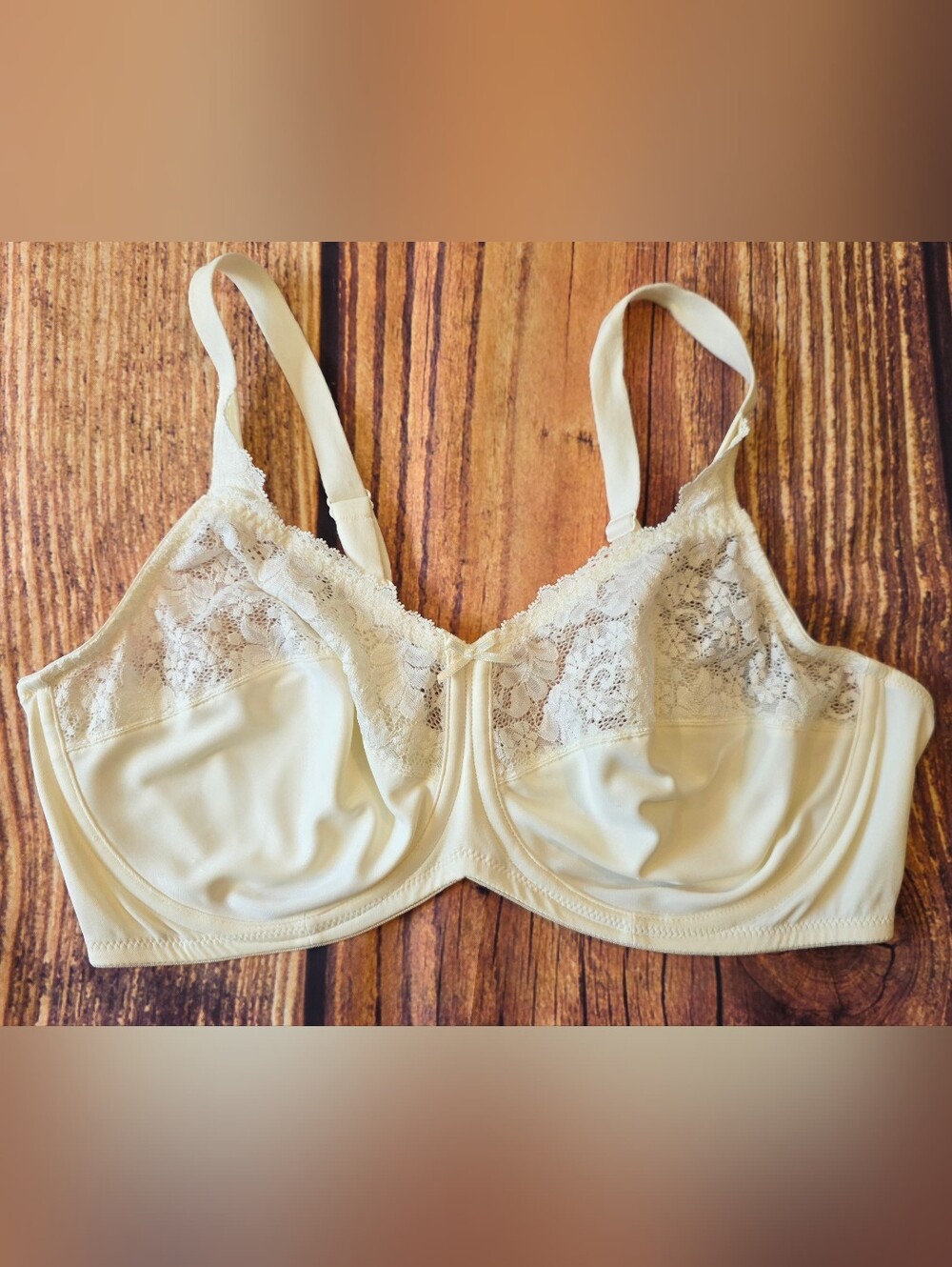 Lilyette Bra Size 42D Ivory Minimizer Underwire style #0428 Lace No Pads